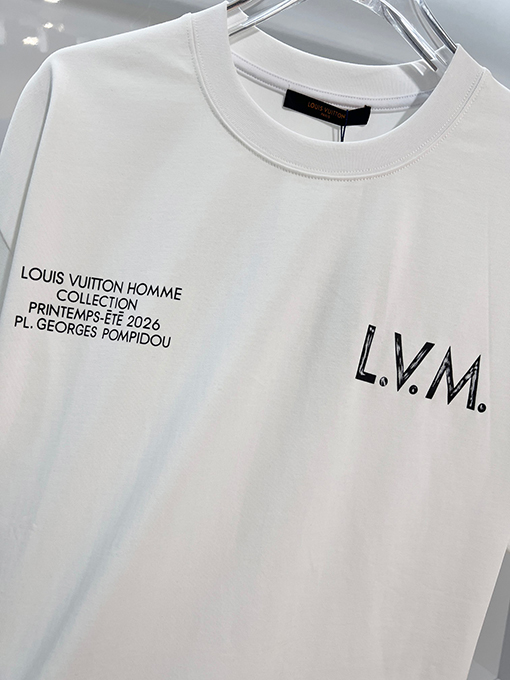 ルイヴィトン フロントとバックにダメージのプリントロゴがされたエンボスの半袖Tシャツ