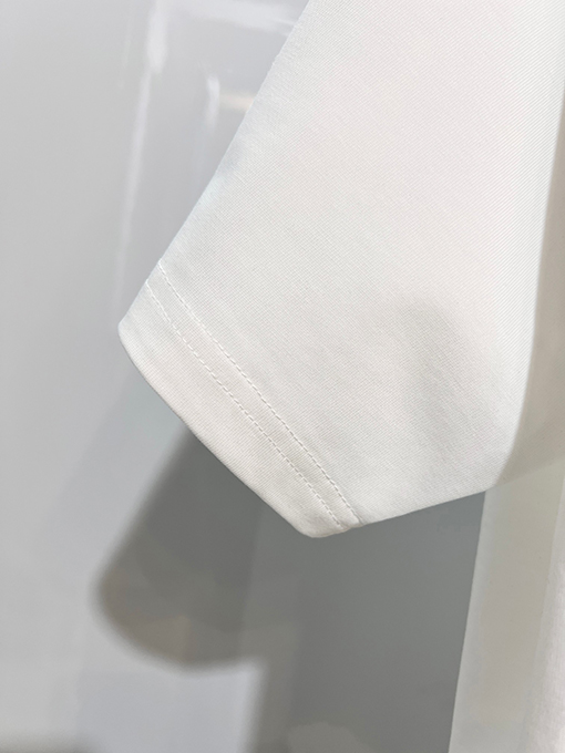 ルイヴィトン フロントとバックにダメージのプリントロゴがされたエンボスの半袖Tシャツ