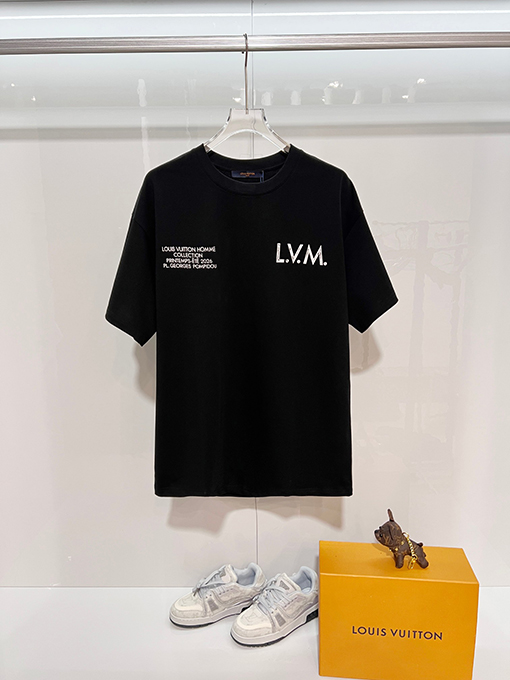 ルイヴィトン フロントとバックにダメージのプリントロゴがされたエンボスの半袖Tシャツ