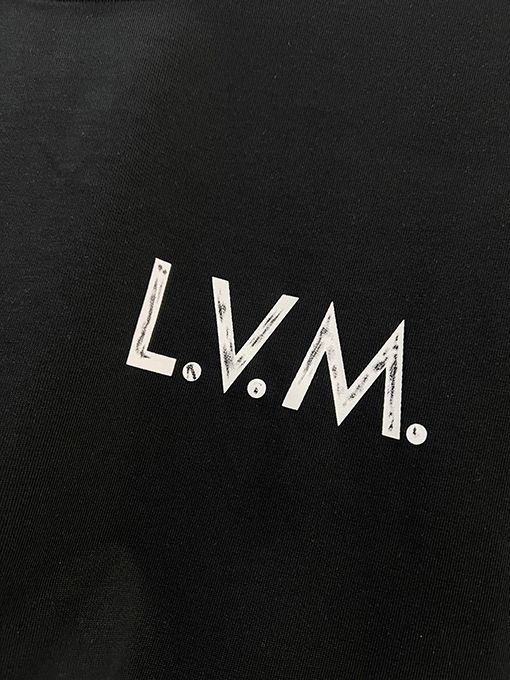 ルイヴィトン フロントとバックにダメージのプリントロゴがされたエンボスの半袖Tシャツ