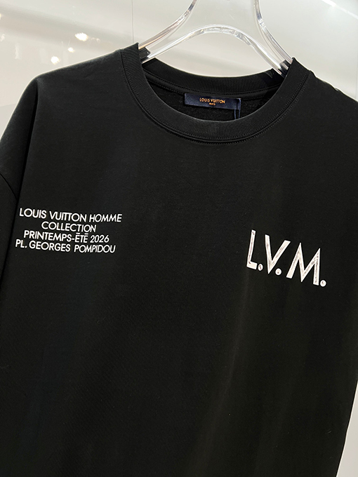 ルイヴィトン フロントとバックにダメージのプリントロゴがされたエンボスの半袖Tシャツ