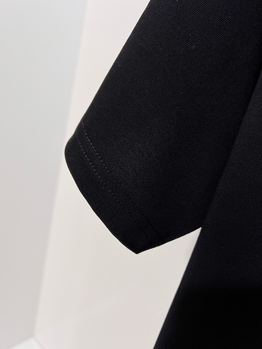 ルイヴィトン フロントとバックにダメージのプリントロゴがされたエンボスの半袖Tシャツ