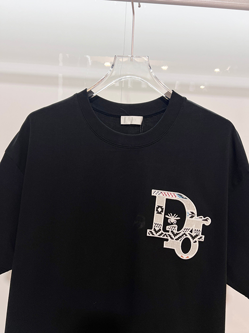 ディオール DIOR フロントとバックにハチのカラーブロック刺繍レターロゴがされた半袖Tシャツ