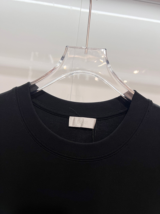 ディオール DIOR フロントとバックにハチのカラーブロック刺繍レターロゴがされた半袖Tシャツ