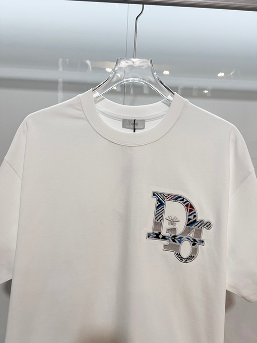 ディオール DIOR フロントとバックにハチのカラーブロック刺繍レターロゴがされた半袖Tシャツ