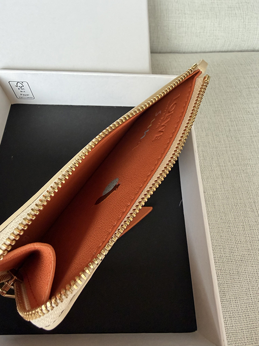 ロエベブランドスーパーコピー クラシックコラボレーション限定カードパック