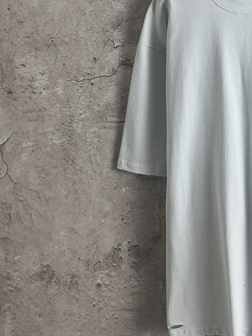 バレンシアガ Balenciaga 背中に1917のデザインが入ったピンクのグラフィティプリントの半袖Tシャツ