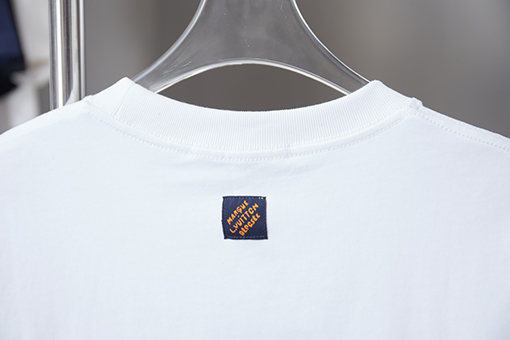 ルイヴィトンスーパーコピー 新作の LV ロゴ刺繍半袖Tシャツ