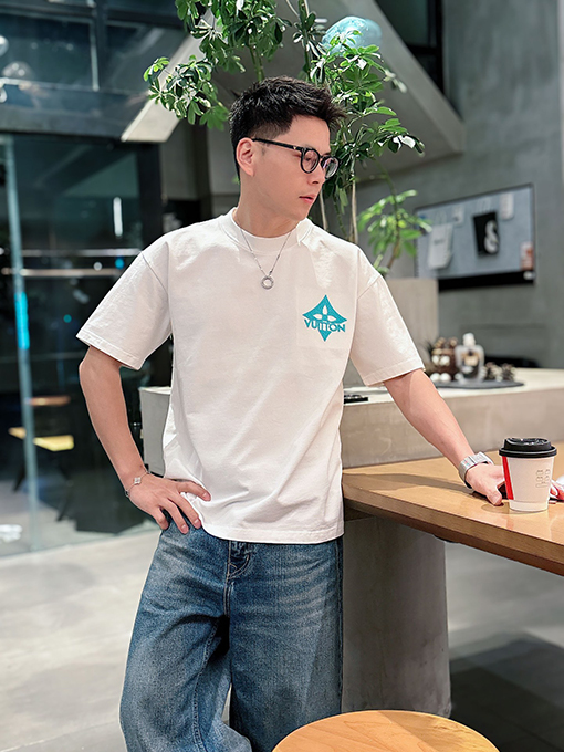 ルイヴィトン 刺繍 LV 柄の半袖Tシャツ