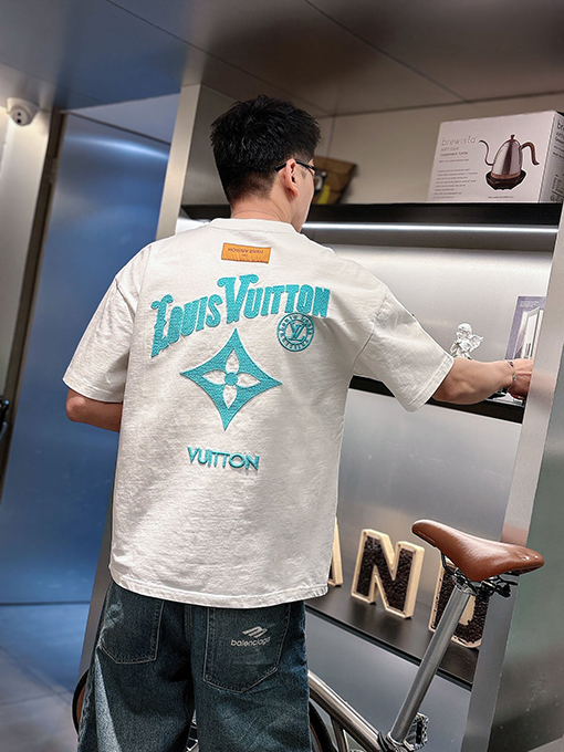 ルイヴィトン 刺繍 LV 柄の半袖Tシャツ