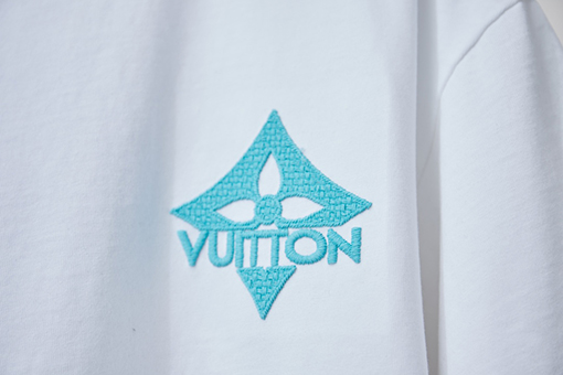 ルイヴィトン 刺繍 LV 柄の半袖Tシャツ