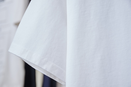 ルイヴィトン 刺繍 LV 柄の半袖Tシャツ