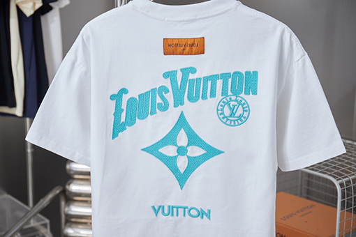 ルイヴィトン 刺繍 LV 柄の半袖Tシャツ