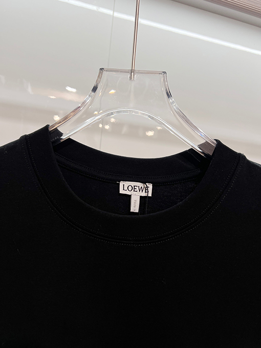 ロエベ 胸元に刺繍ロゴが入ったパッチワークストライプの半袖Tシャツ