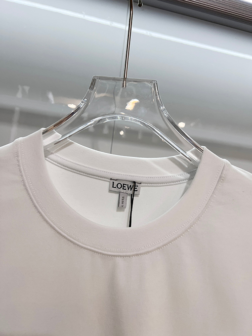 ロエベ 胸元に刺繍ロゴが入ったパッチワークストライプの半袖Tシャツ