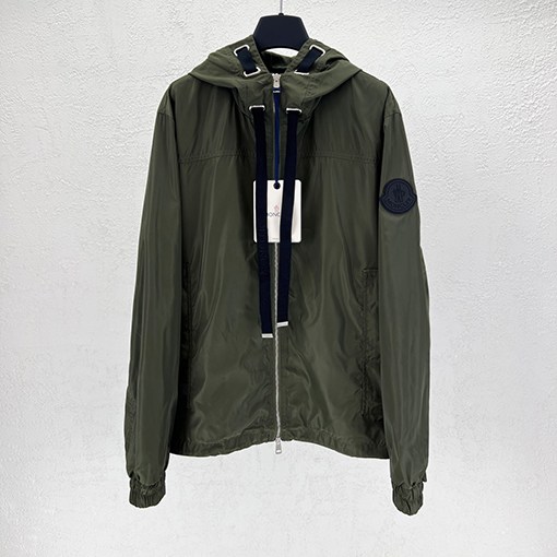 モンクレール スタイリッシュなドローストリングフードジャケット