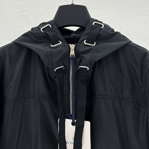 モンクレール スタイリッシュなドローストリングフードジャケット