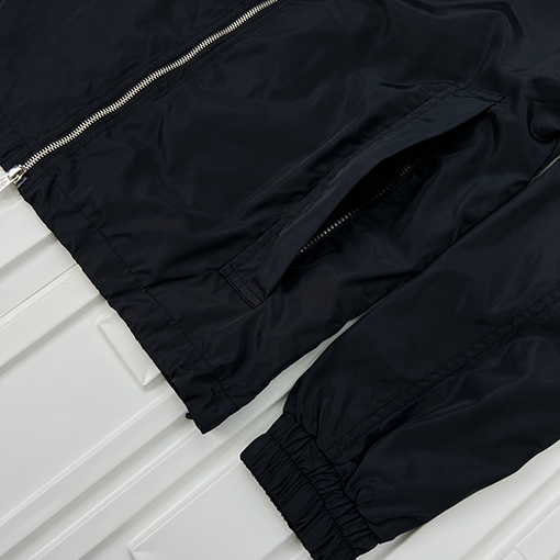 モンクレール スタイリッシュなドローストリングフードジャケット