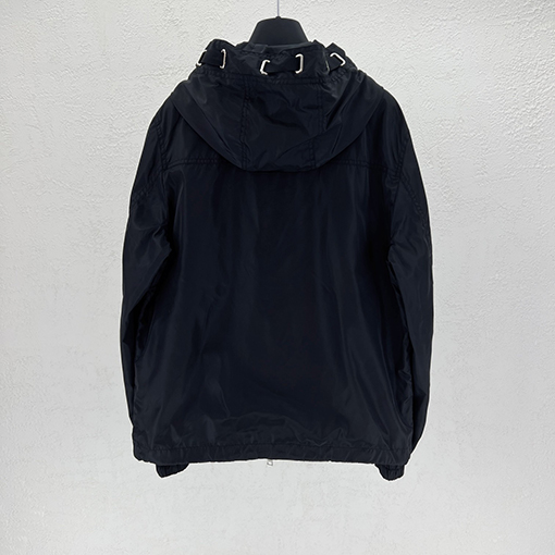 モンクレール スタイリッシュなドローストリングフードジャケット