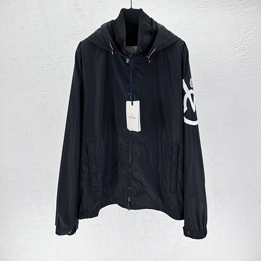 モンクレール プリントフード付きジャケット