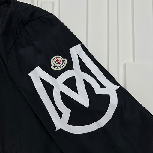 モンクレール プリントフード付きジャケット