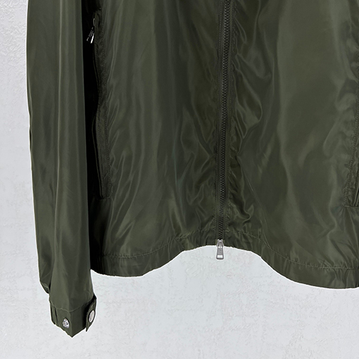 モンクレール 隠しカラーブロックフード付きジャケット