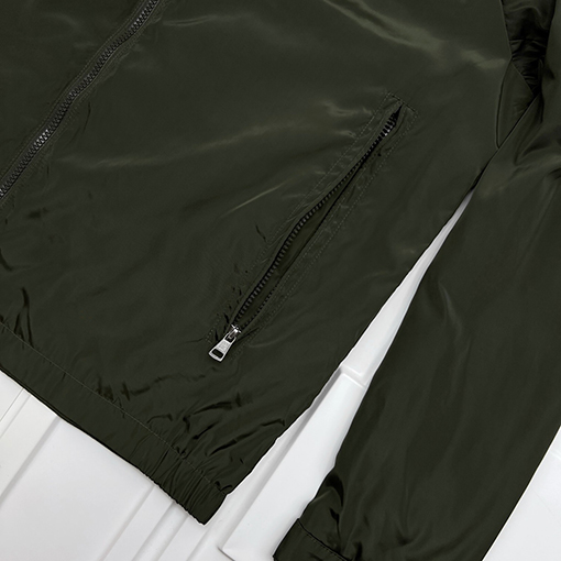 モンクレール 隠しカラーブロックフード付きジャケット