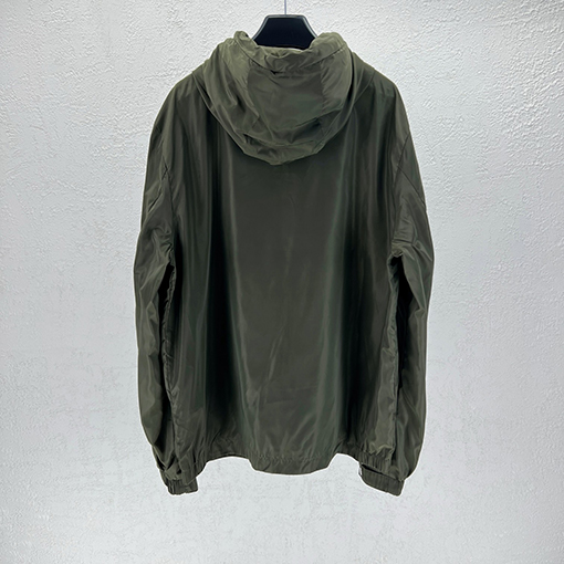 モンクレール 隠しカラーブロックフード付きジャケット