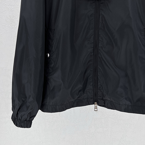 モンクレールコピー レタープリントのフード付きサンプロテクションジャケット