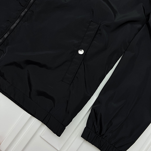 モンクレールコピー レタープリントのフード付きサンプロテクションジャケット