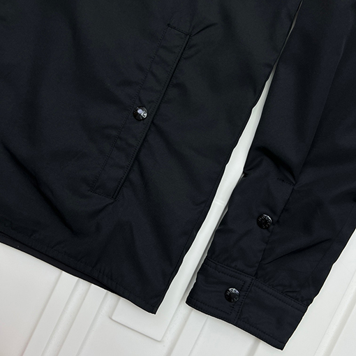 モンクレール 襟付きジャケット