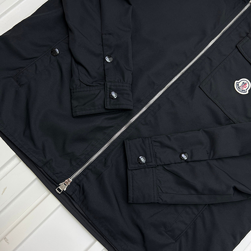 モンクレール 襟付きジャケット