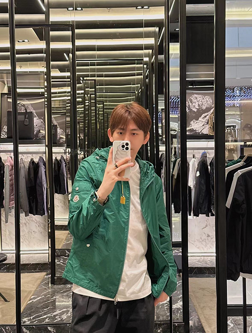 モンクレールブランドスーパーコピー 新しいフード付きジャケット