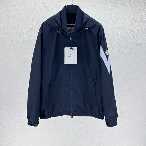 モンクレール 新しいプリントフード付きジャケット