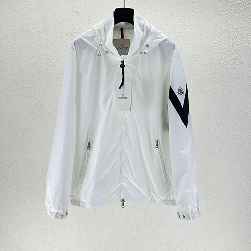 モンクレール 新しいプリントフード付きジャケット