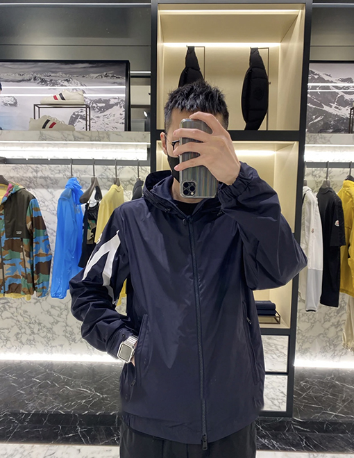 モンクレール 新しいプリントフード付きジャケット