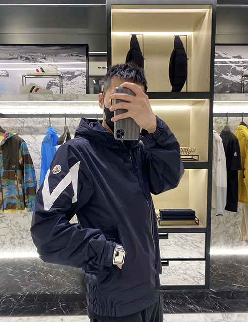 モンクレール 新しいプリントフード付きジャケット