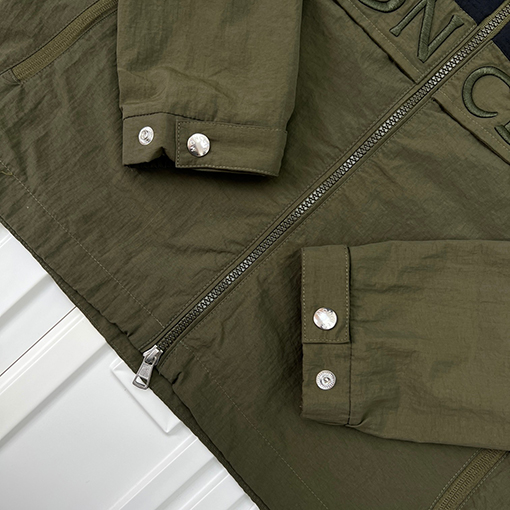 モンクレールスーパーコピー 新しいカラーブロックのフード付きジャケット