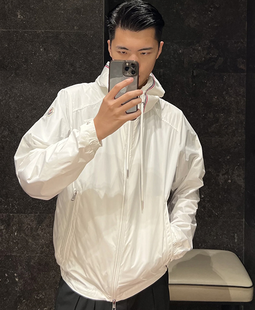 モンクレール クラシックなフード付きジャケット