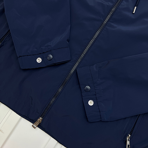 モンクレール クラシックなフード付きジャケット