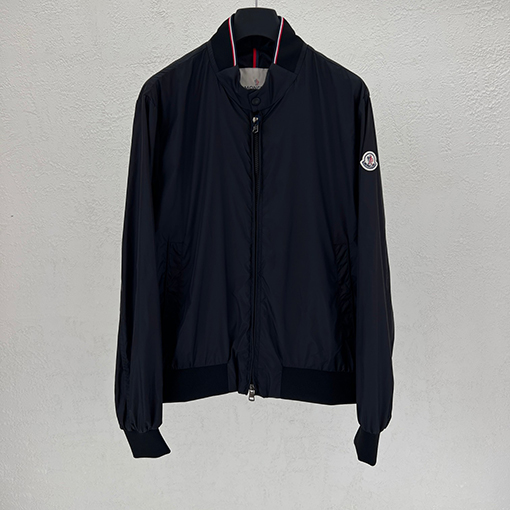 モンクレール 新しい軽量ジャケット