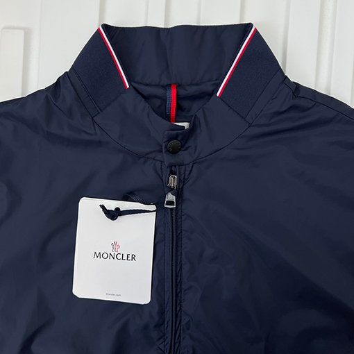 モンクレール 新しい軽量ジャケット