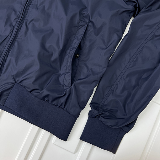 モンクレール 新しい軽量ジャケット