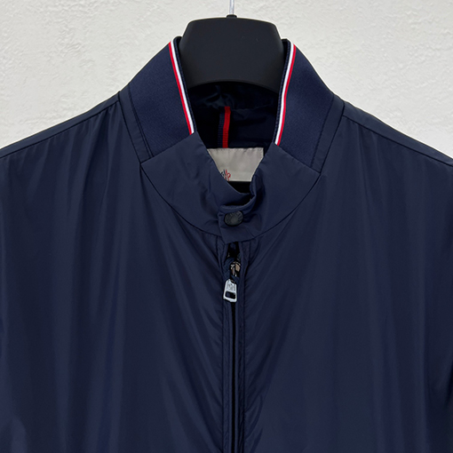 モンクレール 新しい軽量ジャケット