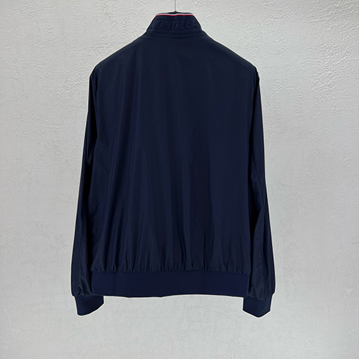 モンクレール 新しい軽量ジャケット