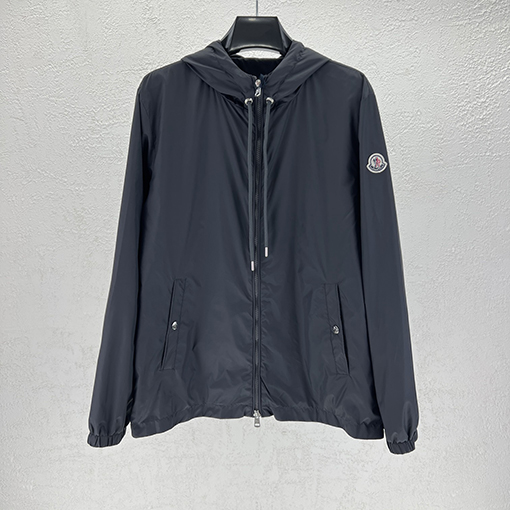 モンクレールブランドコピー スタイリッシュなフード付き日焼け止め服