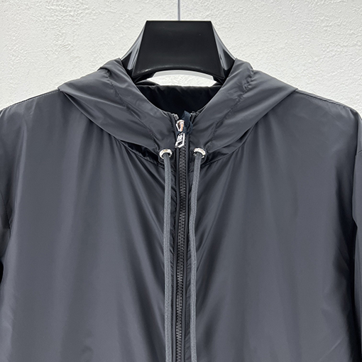 モンクレールブランドコピー スタイリッシュなフード付き日焼け止め服