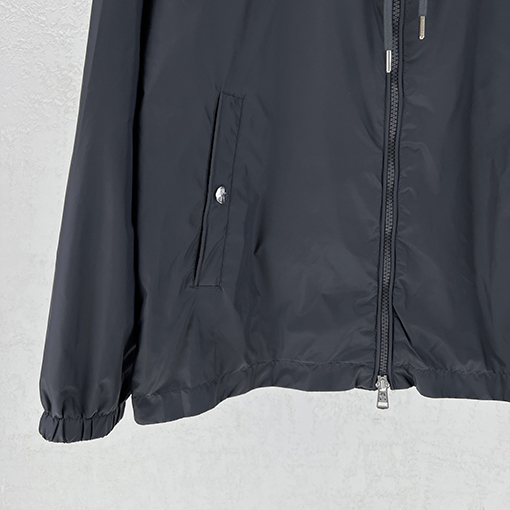 モンクレールブランドコピー スタイリッシュなフード付き日焼け止め服