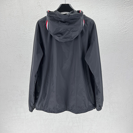 モンクレールブランドコピー スタイリッシュなフード付き日焼け止め服