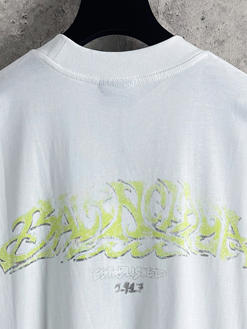 バレンシアガ Balenciaga 炎のグラフィティロゴ半袖Tシャツ